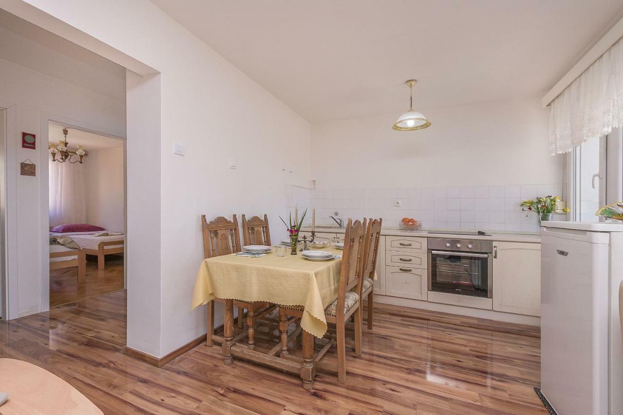 Apartment Nansy Omiš Værelse billede